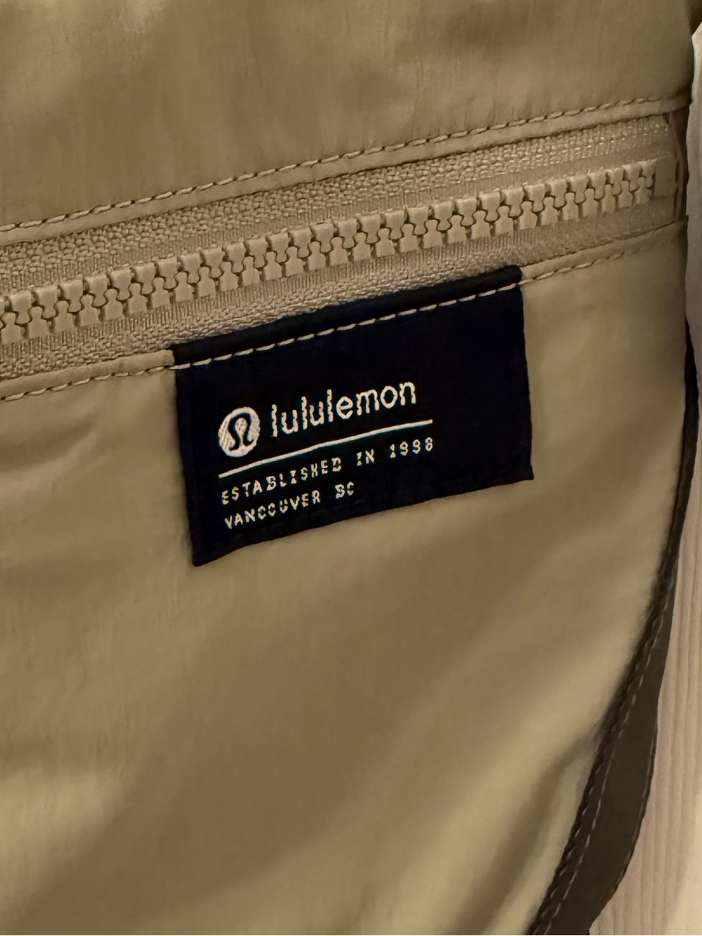 lululemon athletica Clean Lines Crossbody Bag with Black Strap - Picture 11 of 13